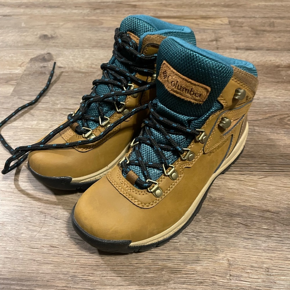 Columbia hiking boots